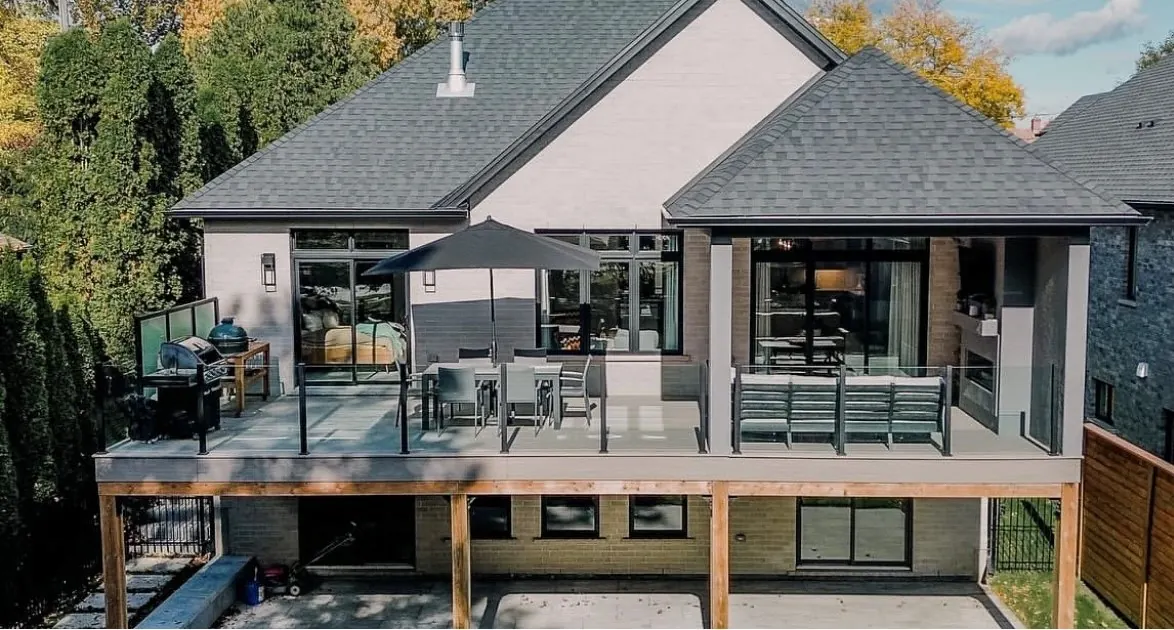 Back deck with frameless glass railing and black posts