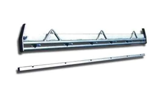 Clamp-style stretcher bar for woven wire fence