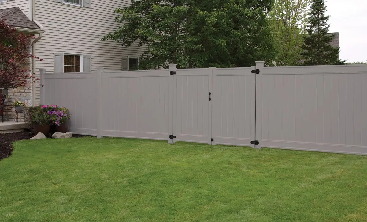 Barrette Source Asset 73055096 73055100 EmblemDoubleDriveGate Gray Scene01