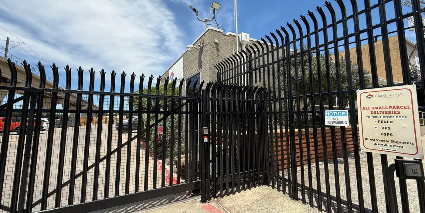 Palisade security fence with spiked pales, view 3