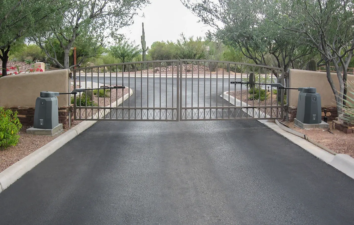 DoorKing Doorking dual gates Power features