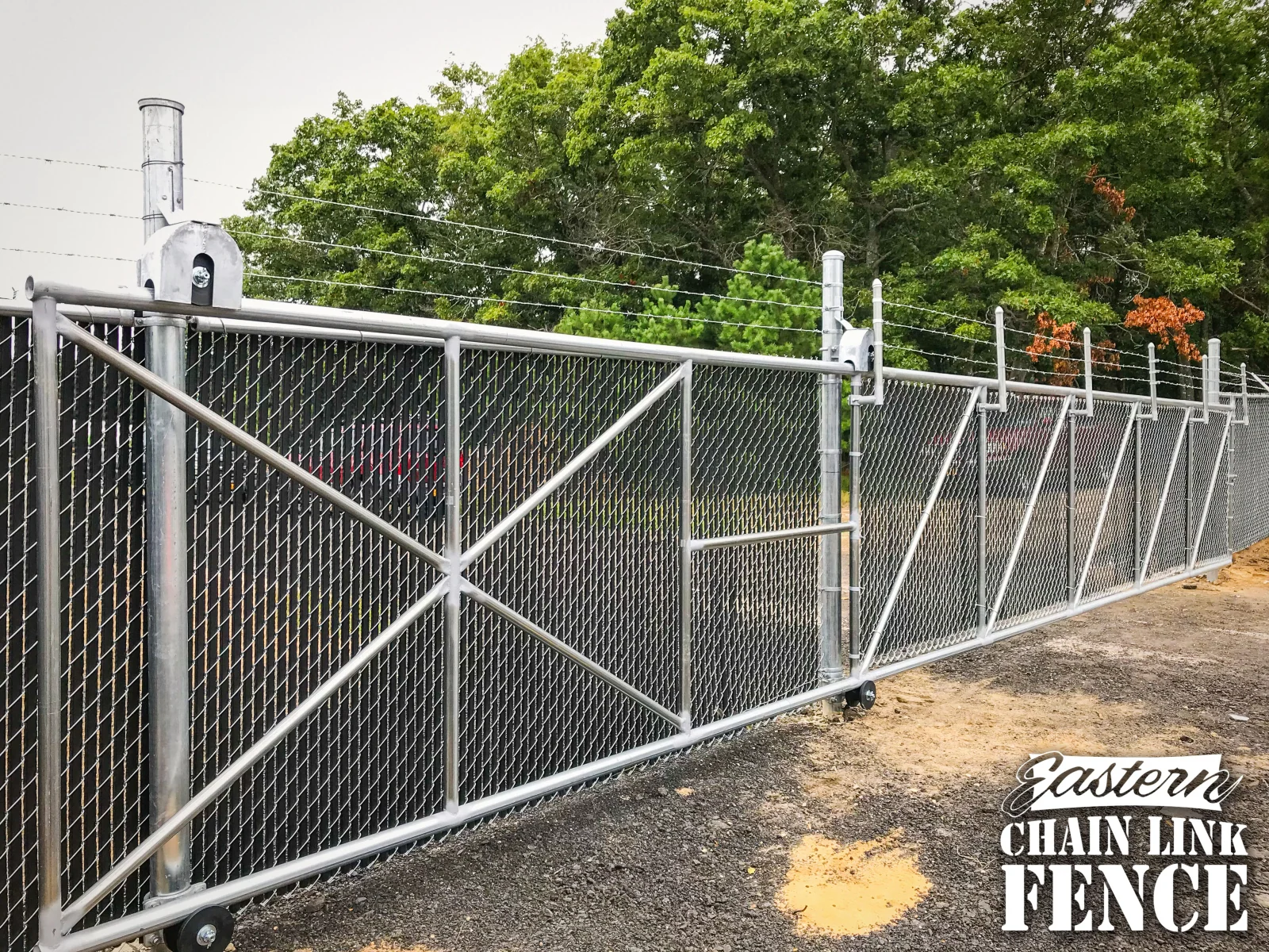 Galvanized cantilever slide gate