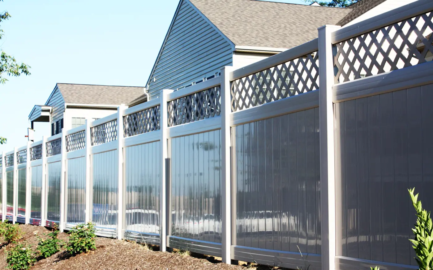 Envision vinyl privacy fence with lattice top panels