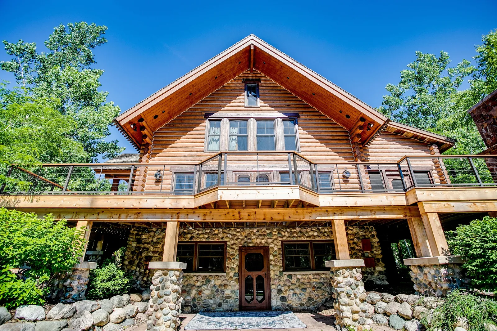 Craftsman lodge with cable railing deck