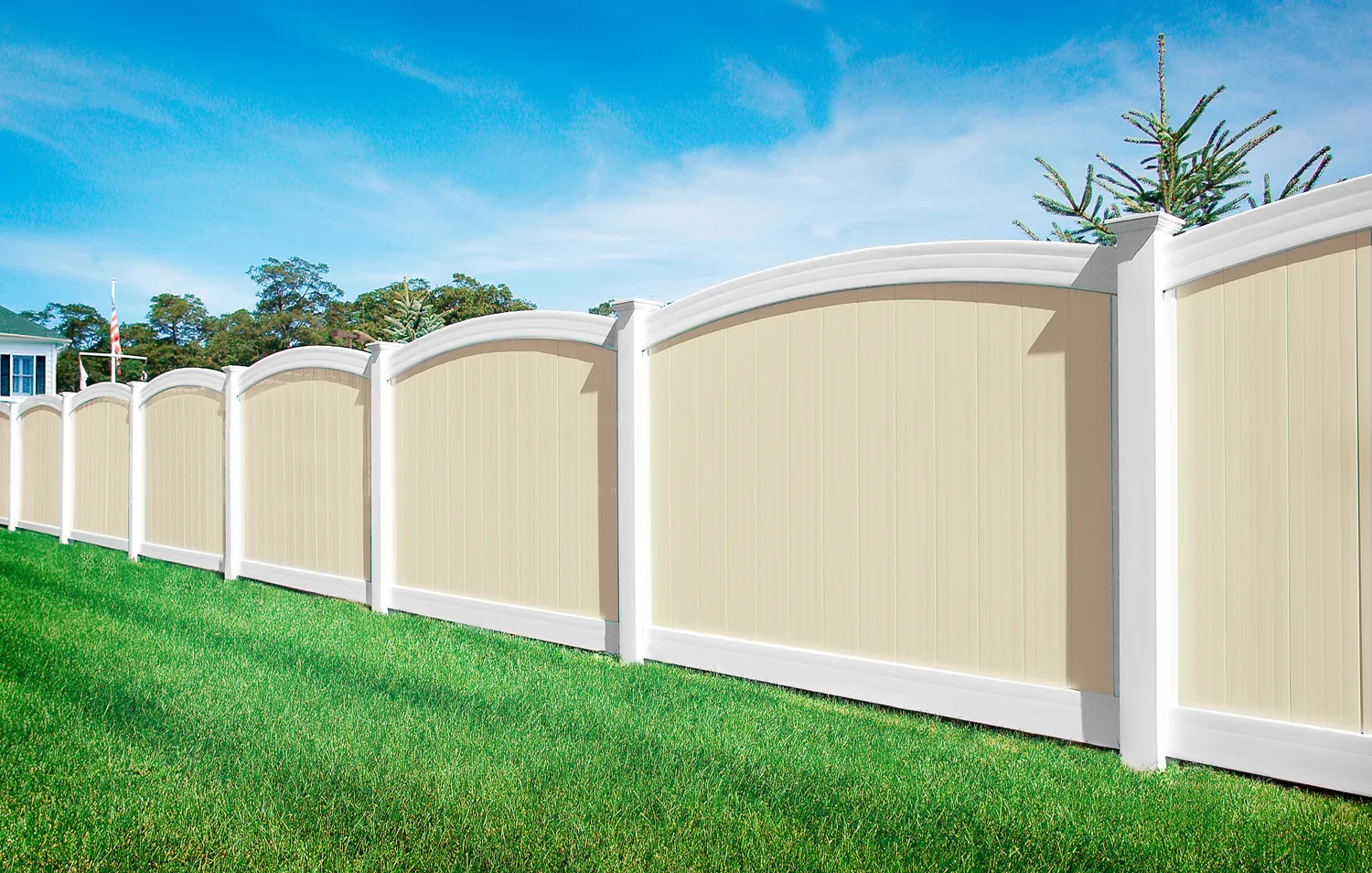 Two-tone vinyl privacy fence