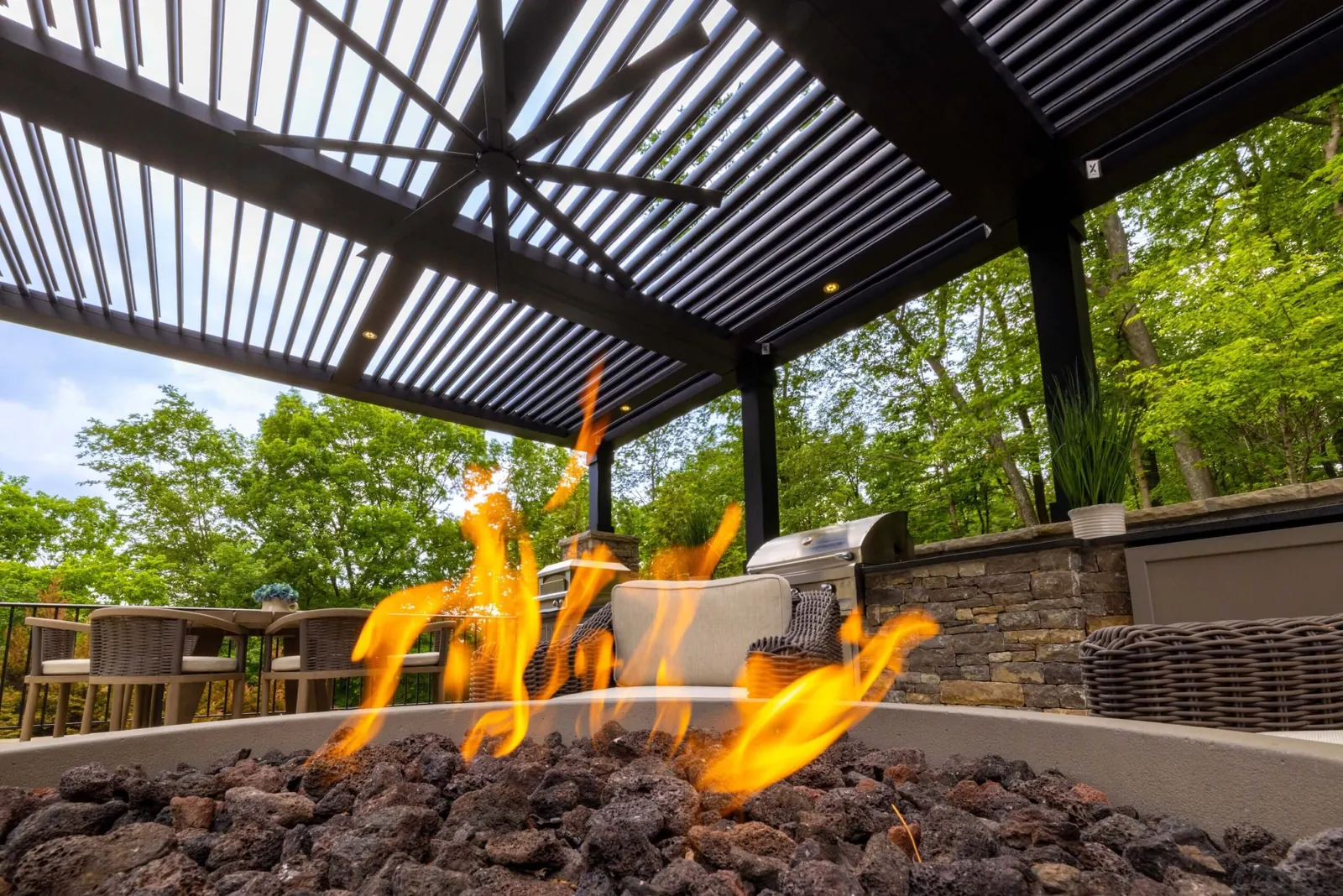 Louvered pergola above a fire table