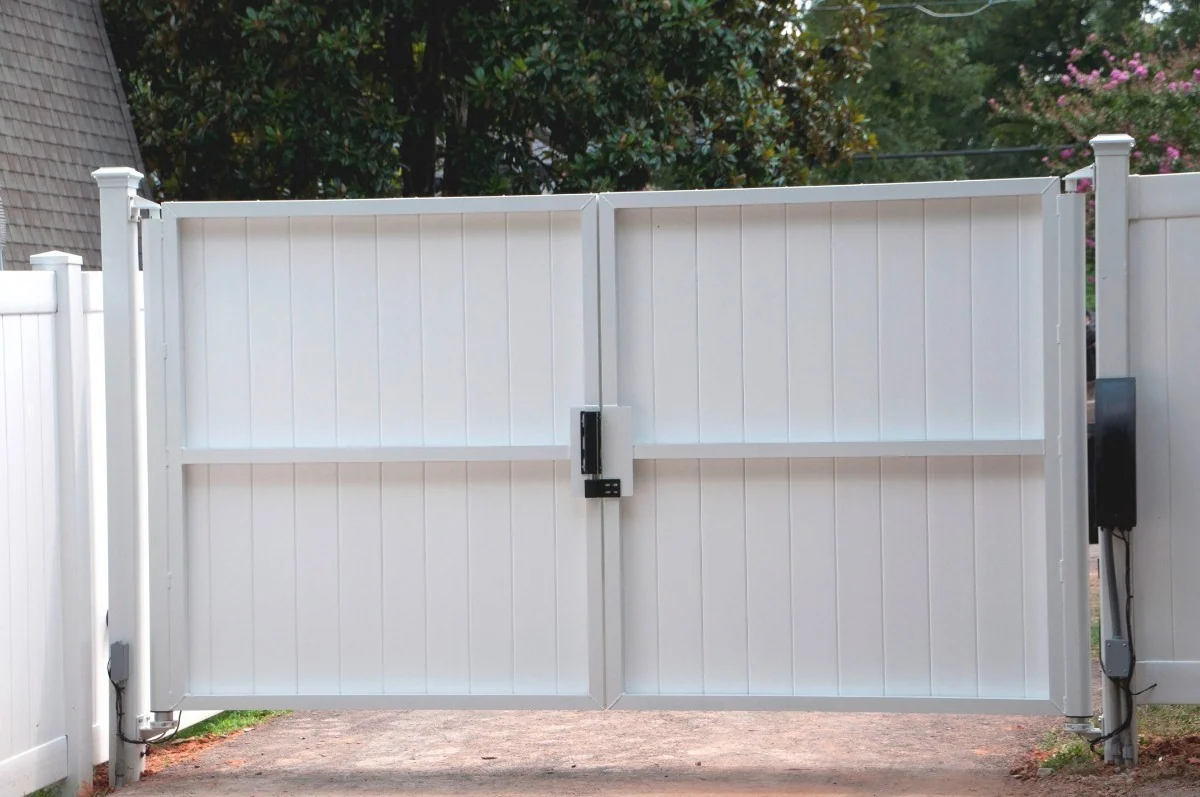 White vinyl double gate with aluminum frame
