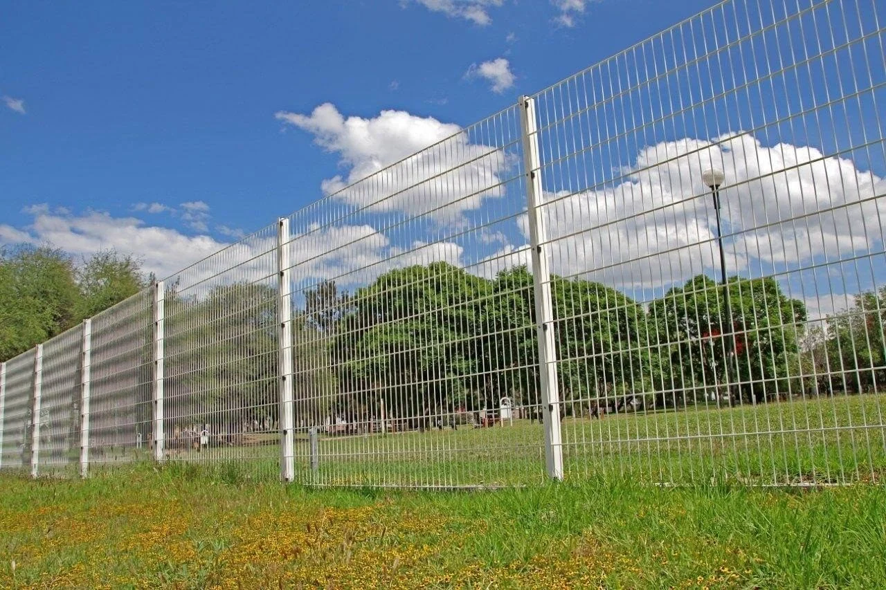 White Designmaster Contempo fence with matching posts