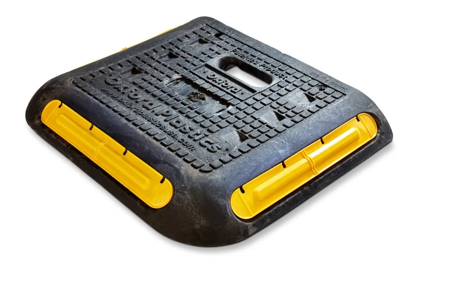 Oxford temporary fence weight with yellow reflective inserts