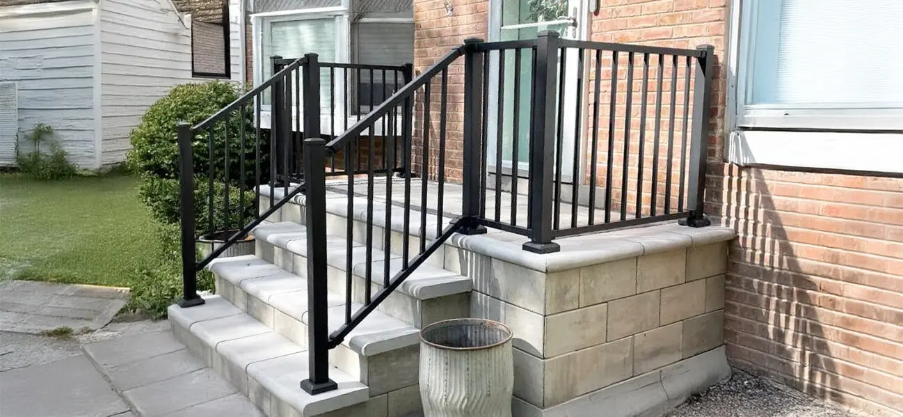 RailMaster aluminum railing along entry steps and landing