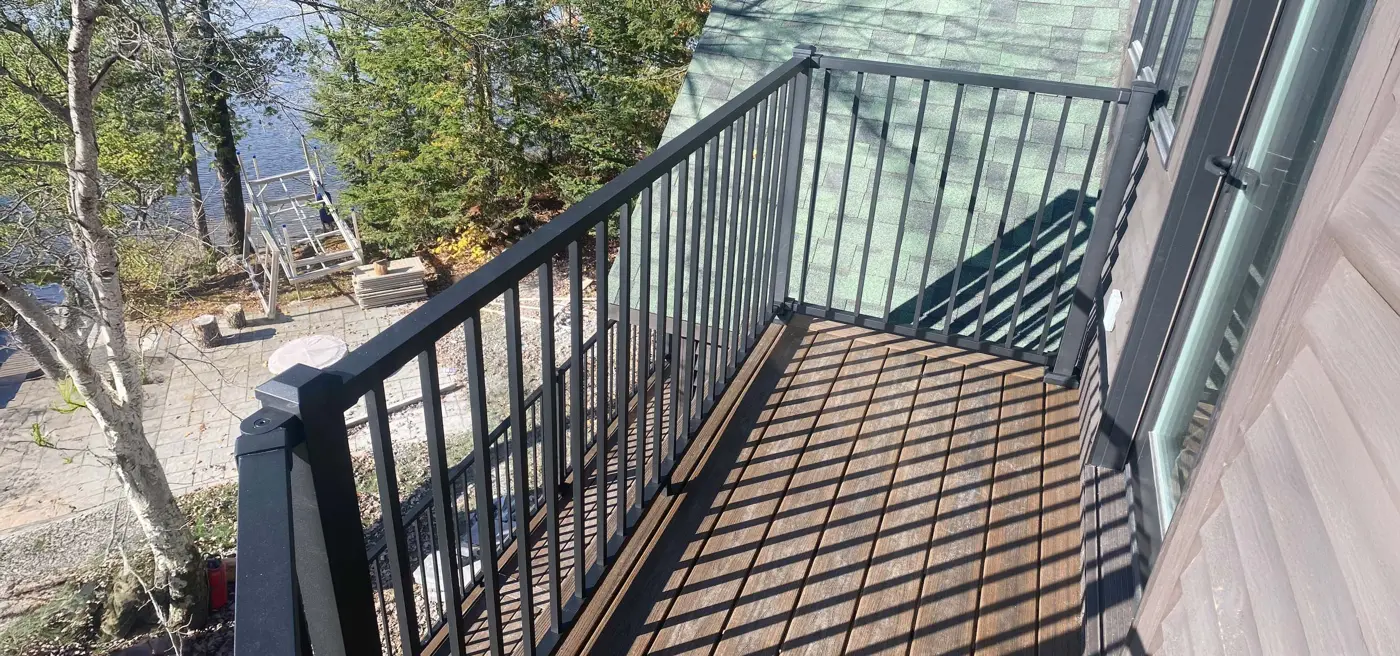 RailMaster aluminum railing along a deck ramp and steps