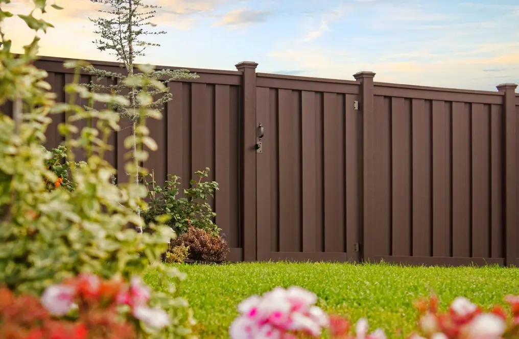 Trex® Composite Fencing carousel image