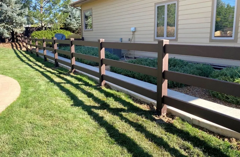 Trex Rail Fencing Woodland Brown Article Image Main