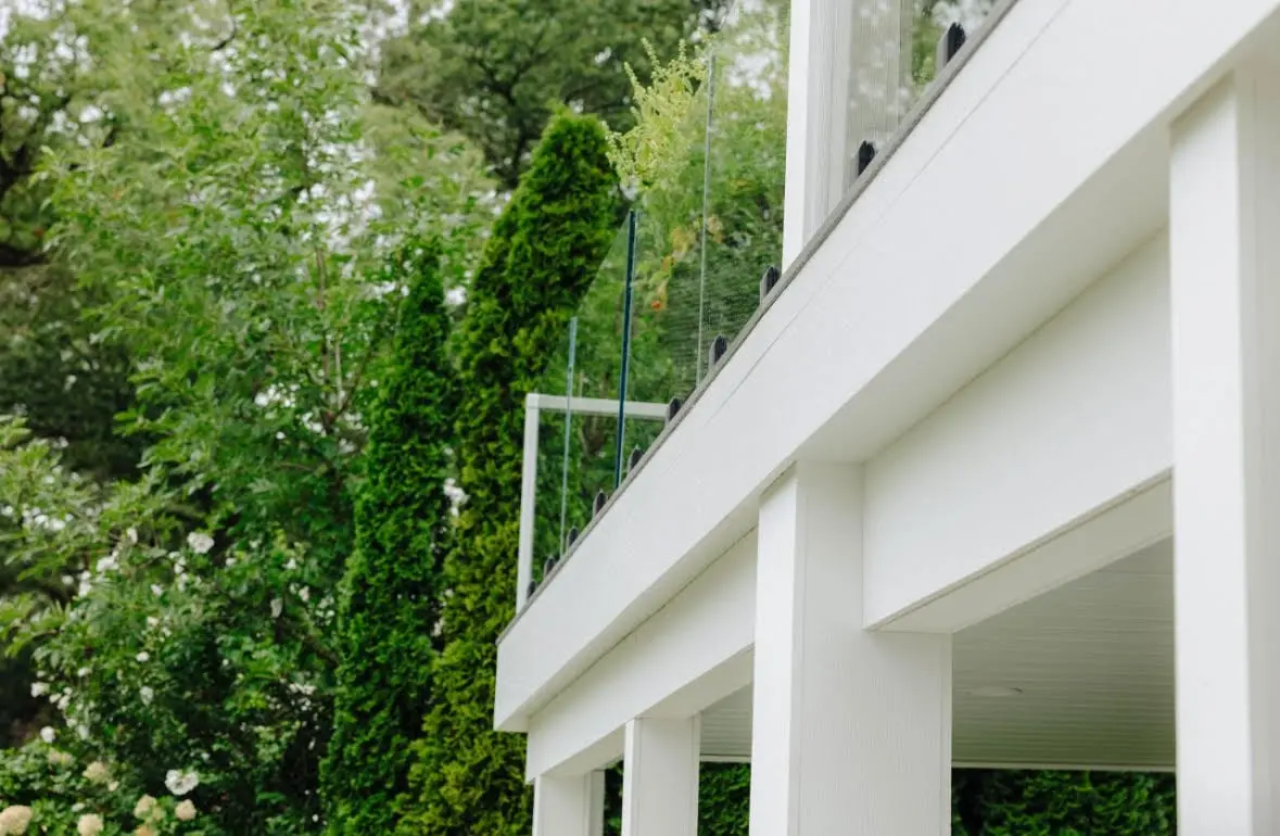LED frameless glass with spigots Frameless glass railings for a deck