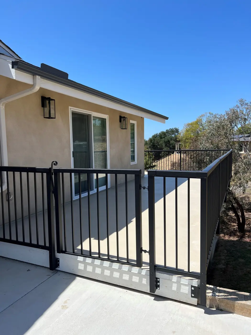 Aluminum gate aluminum gates
