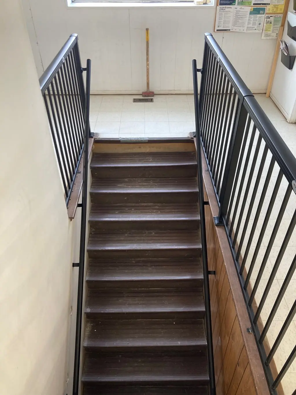 Vista ADA Handrail Ron Port Perry Dec2022 7