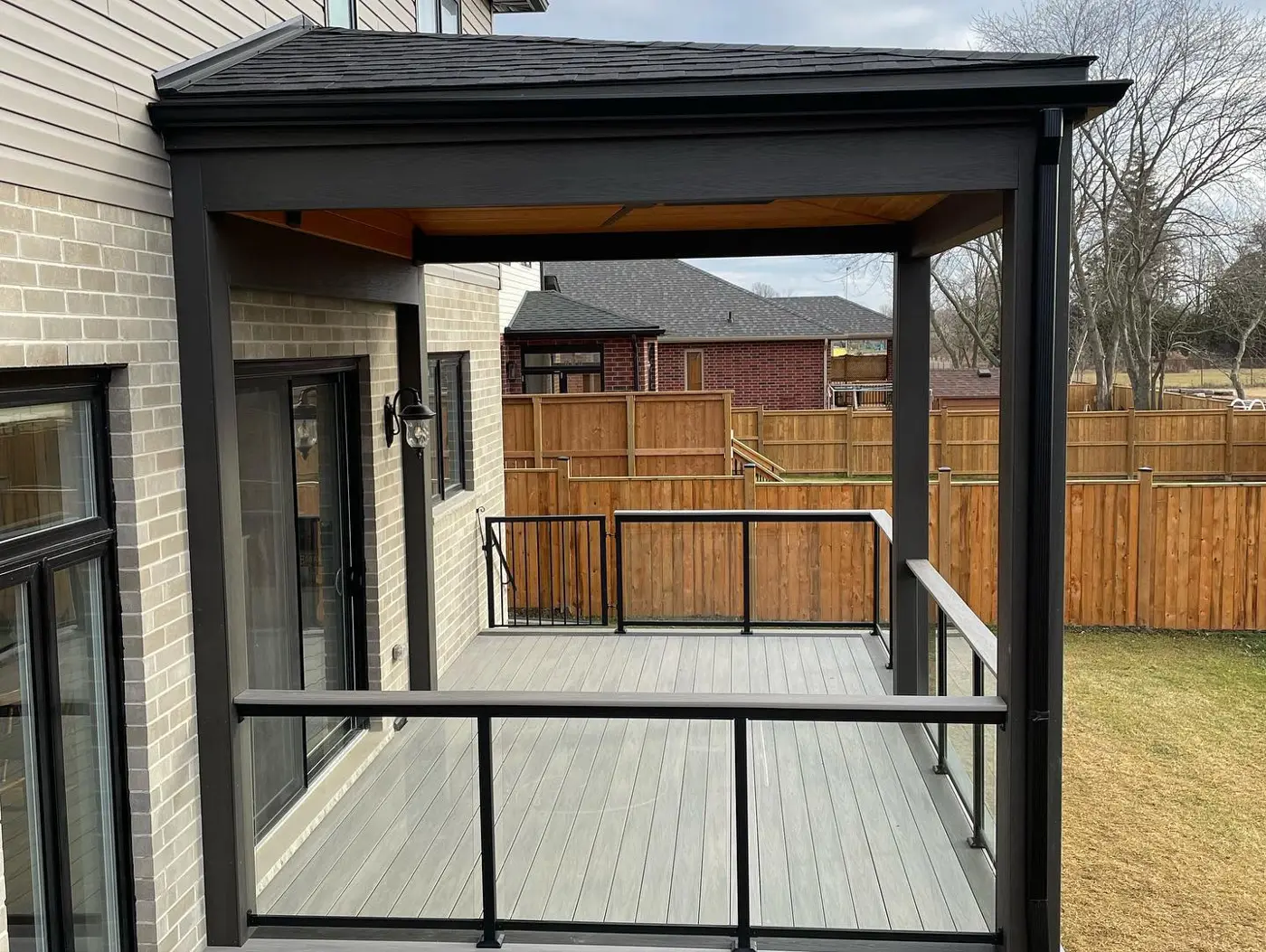 Vista IG precisiondeckdesign BKGlass DrinRail Gate Dec2022 4