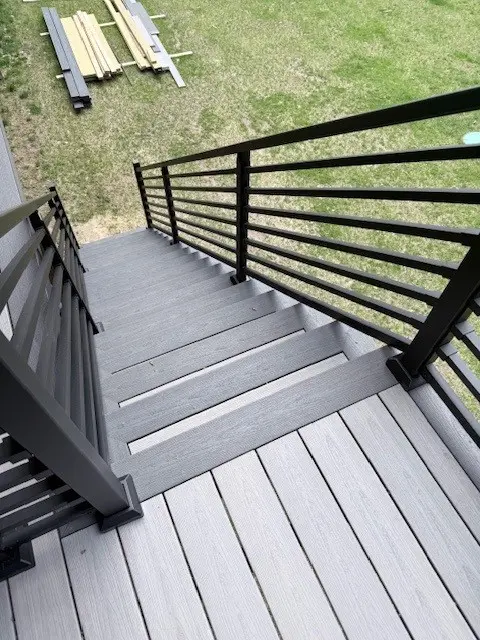 Horizontal picket railing