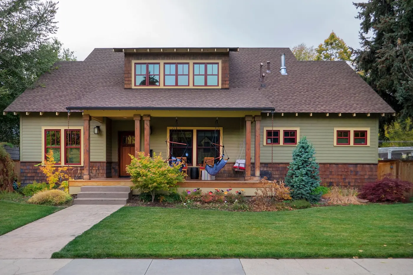 Craftsman house with stained wood posts and beams